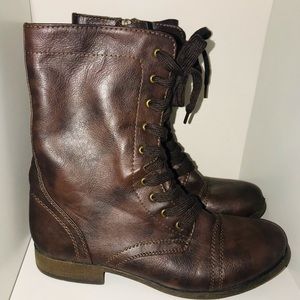 Mossimo ladies’ combat boots ( size 9 )
